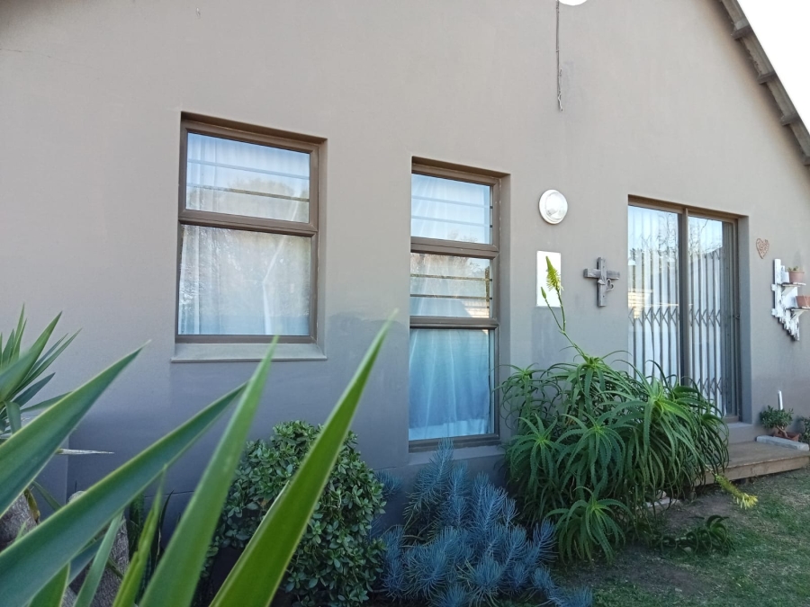 2 Bedroom Property for Sale in Sunnyridge Eastern Cape